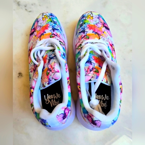 NWT Yes VIBES Watercolor Flowers Sneakers Size 8 - Picture 16 of 16
